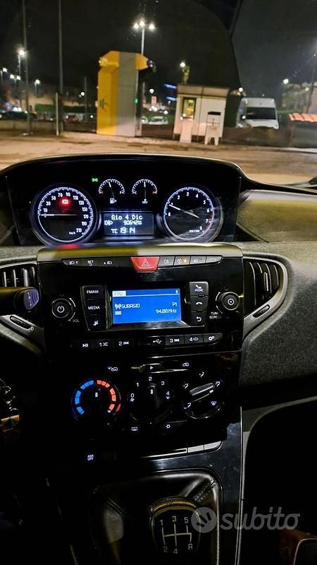 Usata Lancia Ypsilon S 69 CV (50 kW) 2018 Rosso Utilitaria