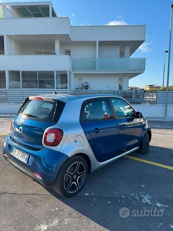 Usata Smart ForFour 75 CV (55 kW) 2016 Blu Utilitaria