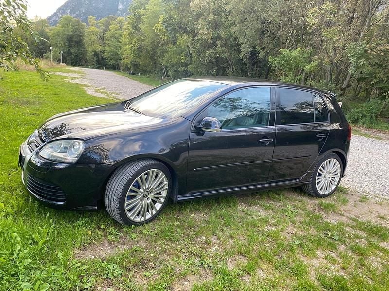 Nero Usata 2006 VW Golf V R Tre volumi | 19.500 € (Buon prezzo) - Immagine 1/3