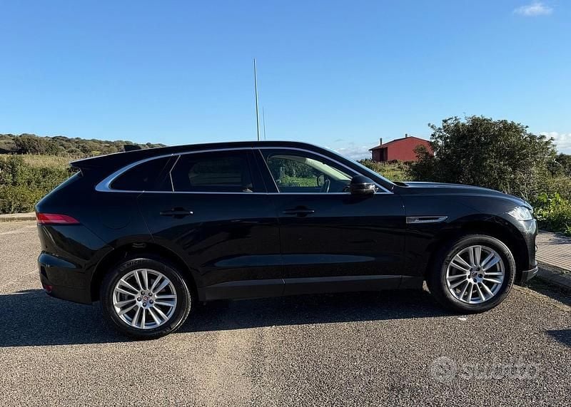 Usata Jaguar F-Pace Chequered Flag 180 CV (132 kW) 2020 Nero SUV