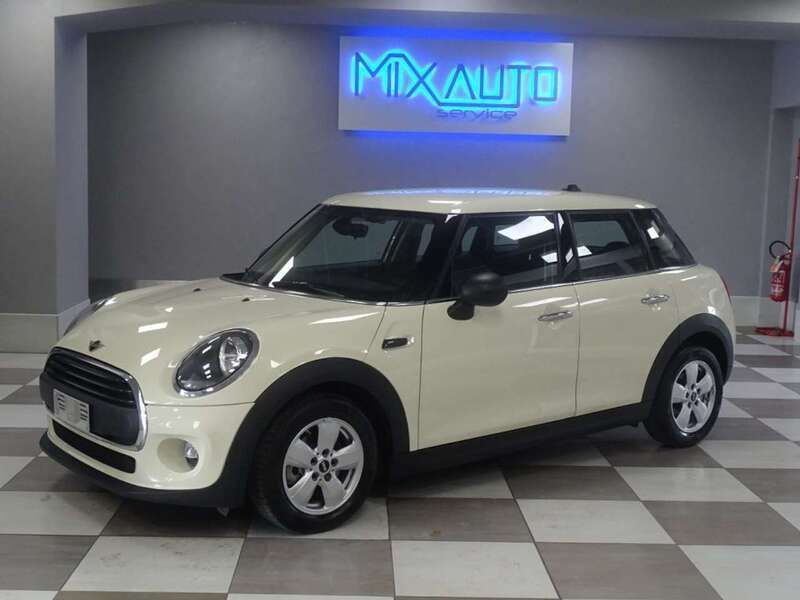Begagnad Mini ONE 102 HK (75 kW) 2018 Vit Halvkombi