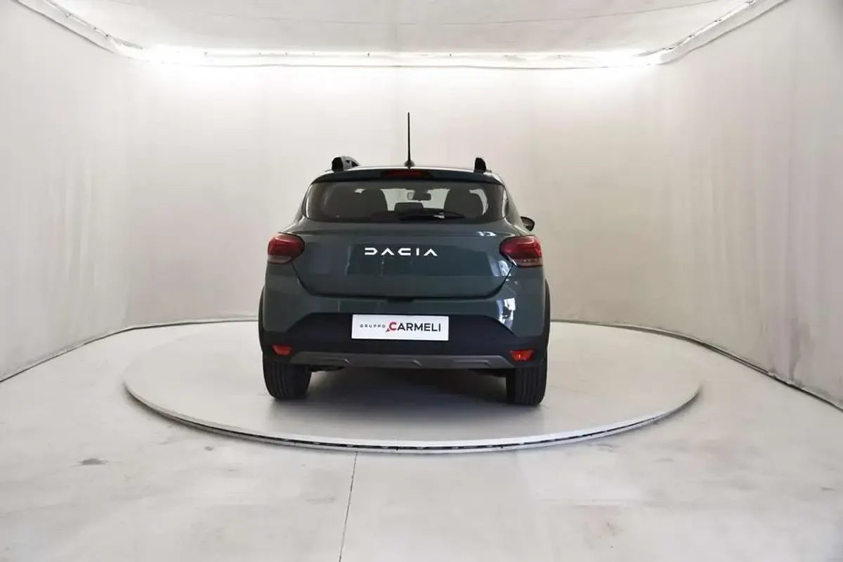 Usata Dacia Sandero Expression 101 CV (74 kW) 2023 Lichen kaki Berlina