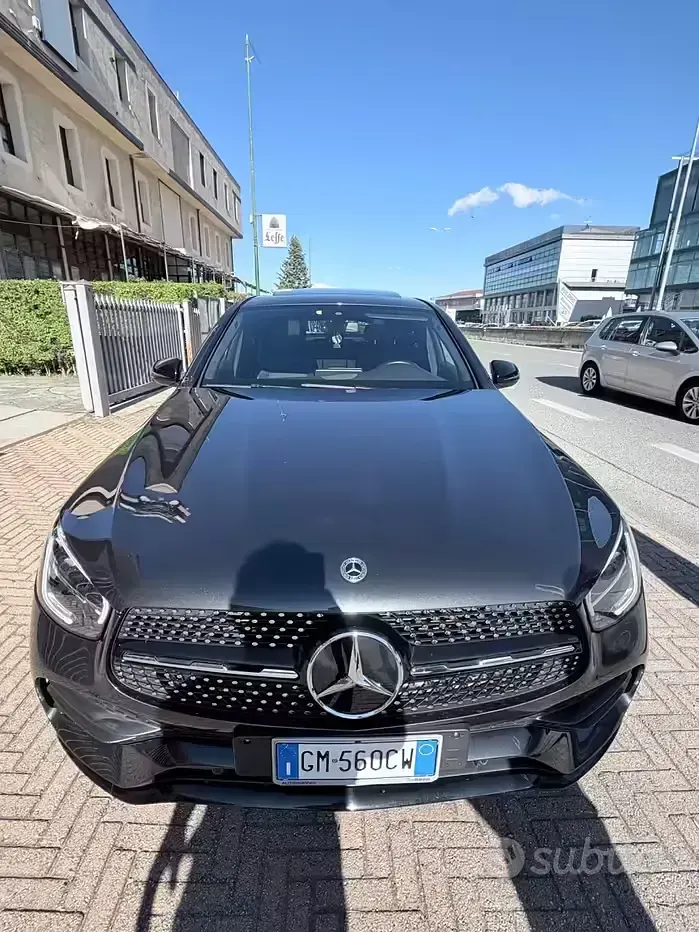 Käytetty Mercedes GLC300 Premium Plus 245 HP (180 kW) 2023 Musta Coupe - kaksiovinen