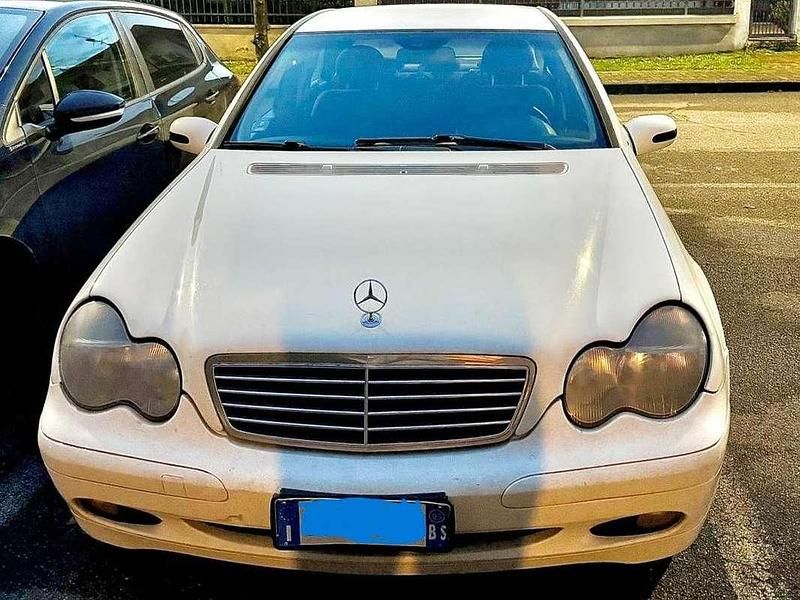 Usata Mercedes C220 Classic 143 CV (105 kW) 2003 Bianco Berlina