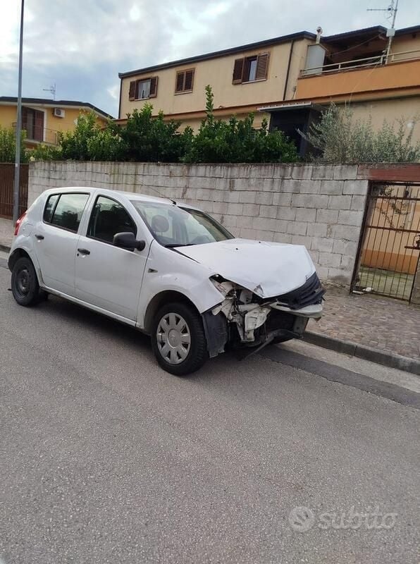 Usata 2009 Dacia Sandero Due volumi | 500 € (Super prezzo) - Immagine 1/2