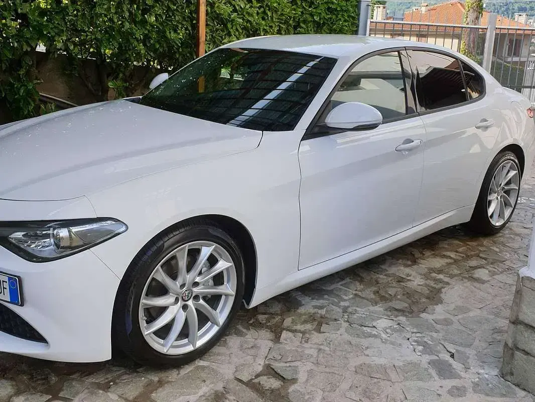 Usata Alfa Romeo Giulia Super 179 CV (131 kW) 2018 Bianco Berlina