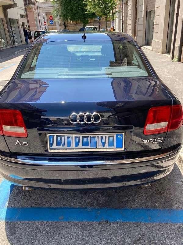 Usata Audi A8 Ambiente 232 CV (170 kW) 2005 Blu/azzurro Berlina