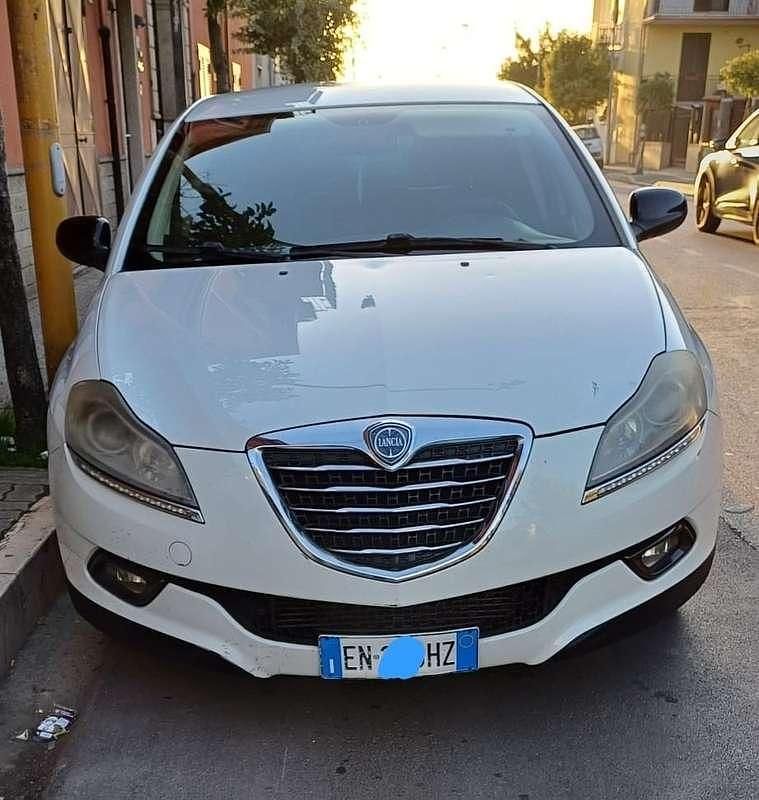 Usata Lancia Delta Silver 120 CV (88 kW) 2012 Utilitaria