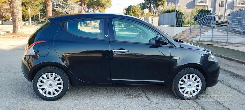 Usata Lancia Ypsilon Gold 69 CV (50 kW) 2012 Nero Utilitaria