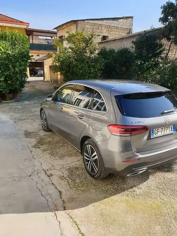 Gebraucht Mercedes B250e Premium 160 PS (117 kW) 2021 Van / Kleinbus