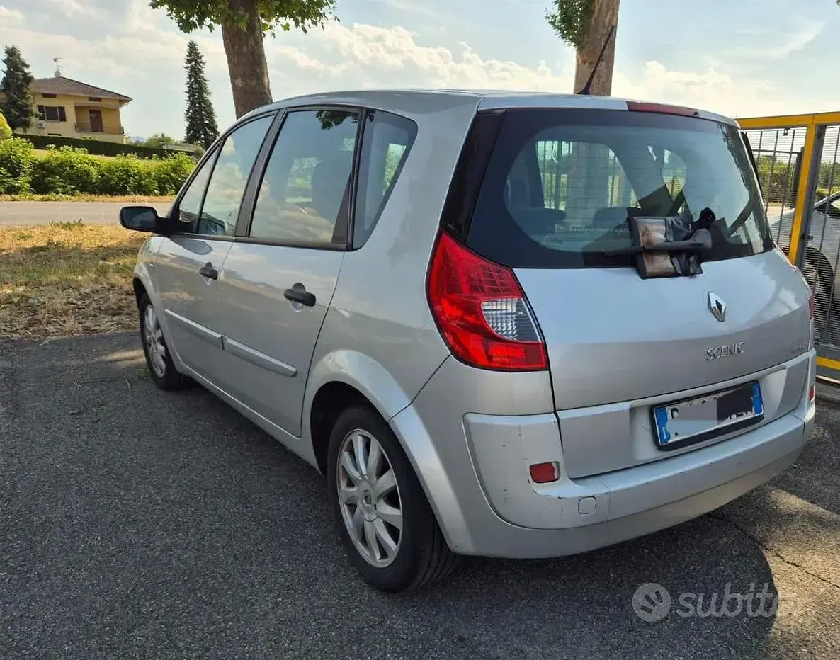 Usata Renault Scénic II 111 CV (81 kW) 2007 Grigio Monovolume