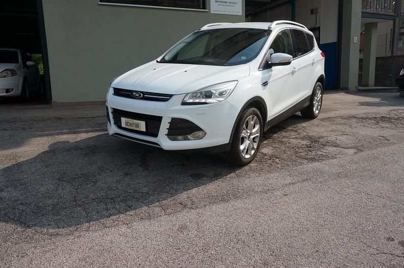 Usata Ford Kuga Titanium 140 CV (102 kW) 2013 Bianco SUV