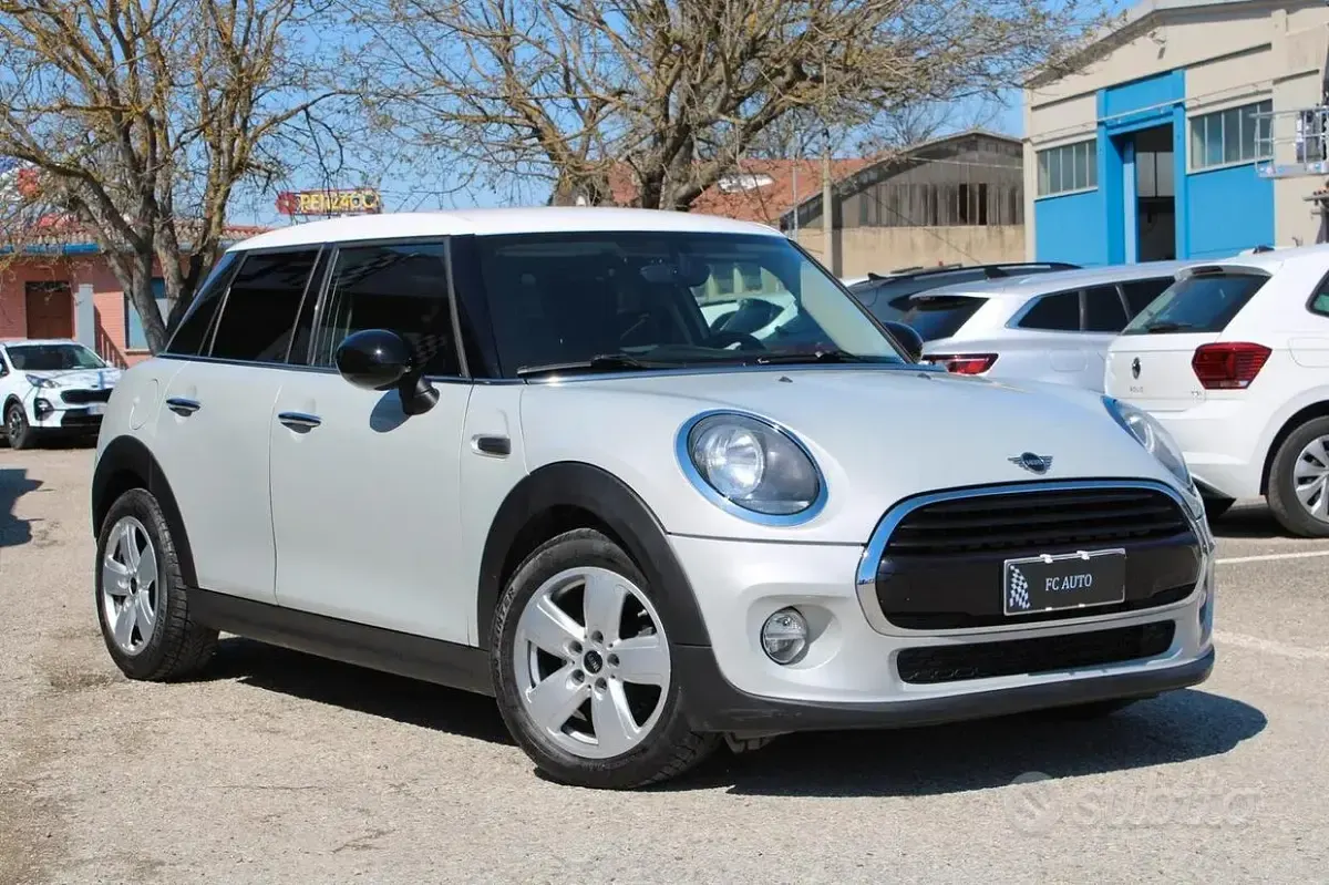 Usata Mini Cooper D 116 CV (85 kW) 2019 Grigio Utilitaria