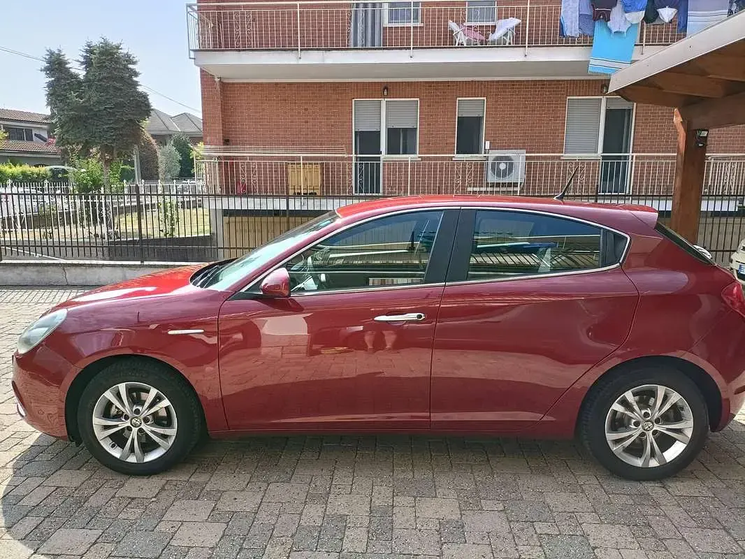 Usata Alfa Romeo Giulietta Distinctive 120 CV (88 kW) 2013 Rosso Utilitaria