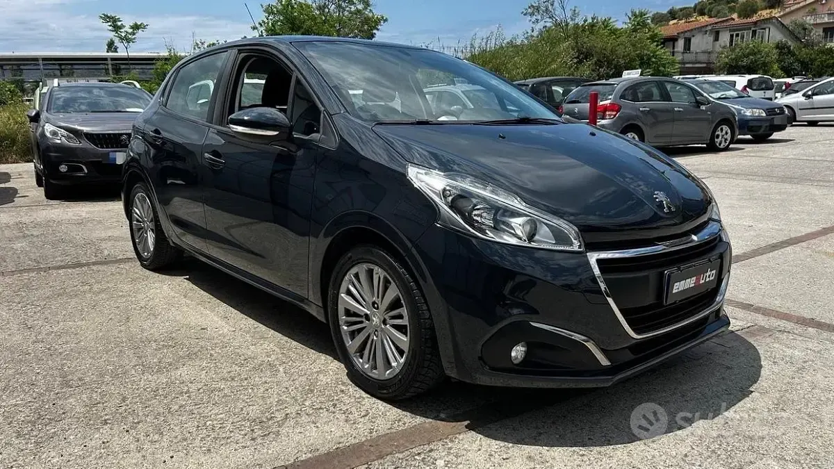 Usata Peugeot 208 Allure 75 CV (55 kW) 2017 Grigio Utilitaria