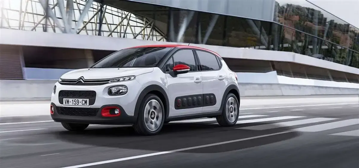 Usata Citroën C3 PureTech 110 CV (80 kW) 2024 Grigio Berlina