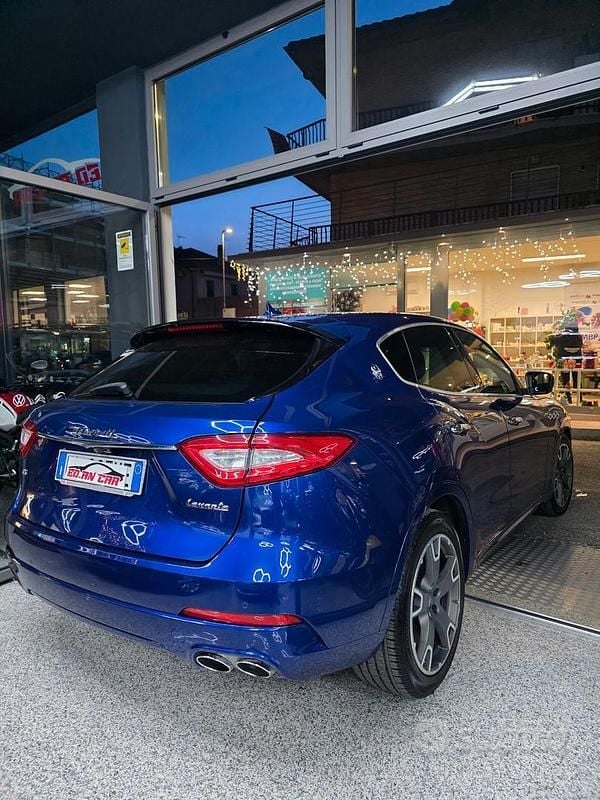Usata Maserati Levante GranLusso 275 CV (202 kW) 2017 Blu SUV