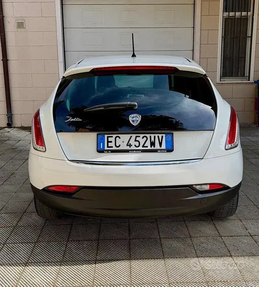 Usata Lancia Delta 120 CV (88 kW) 2010 Bianco Utilitaria