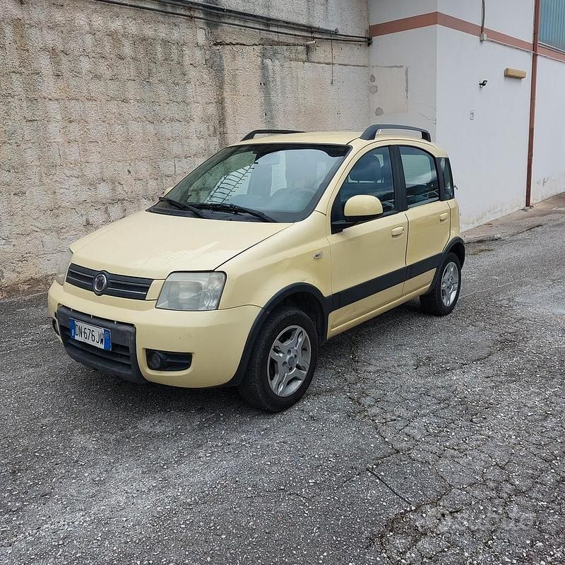 Usata Fiat Panda Climbing 60 CV (44 kW) 2008 Giallo Utilitaria