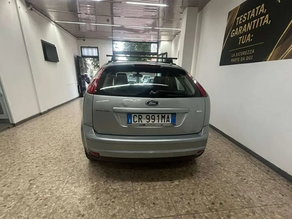 Usata Ford Focus 110 CV (80 kW) 2005 Argento Berlina