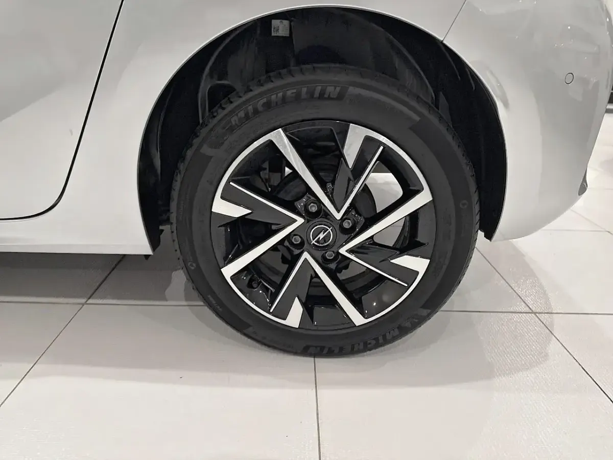 Usata Opel Corsa 101 CV (74 kW) 2025 Bianco Utilitaria