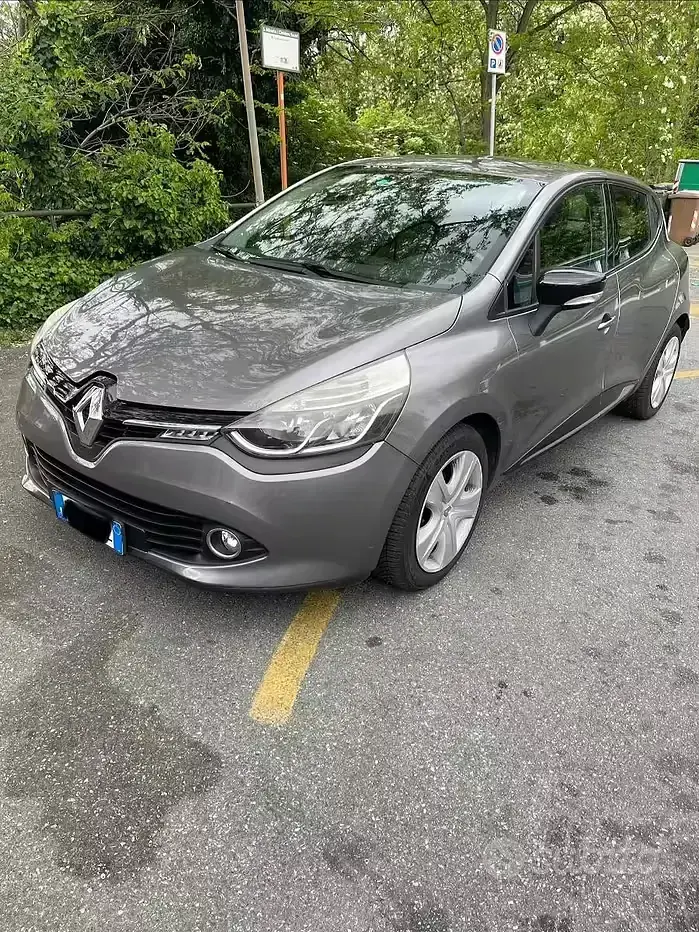 Usado Renault Clio IV 75 CV (55 kW) 2015 Gris Berlina