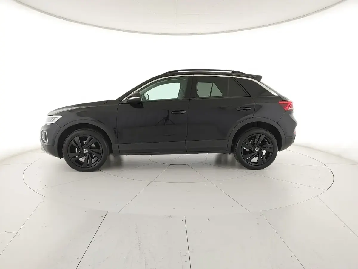 Usata VW T-Roc Sport 150 CV (110 kW) 2025 Deep black perlato SUV