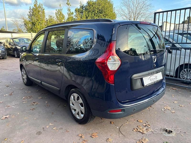 Usata Dacia Lodgy Lauréate 101 CV (74 kW) 2017 Blu Monovolume