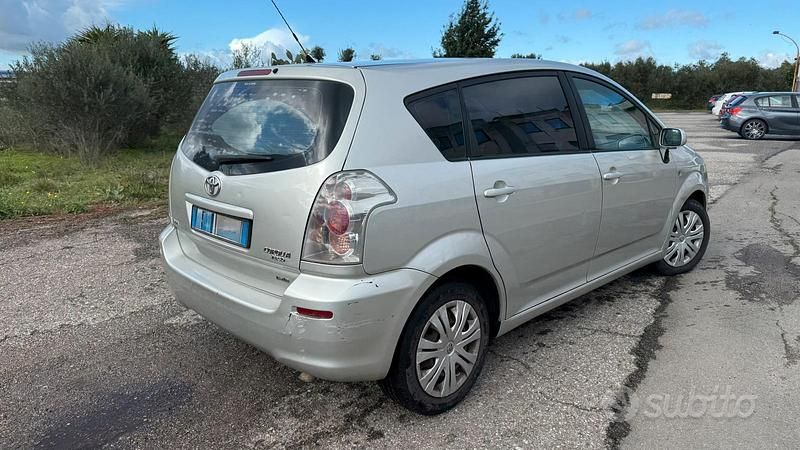 Usata Toyota Corolla Verso 136 CV (100 kW) 2007 Grigio Monovolume