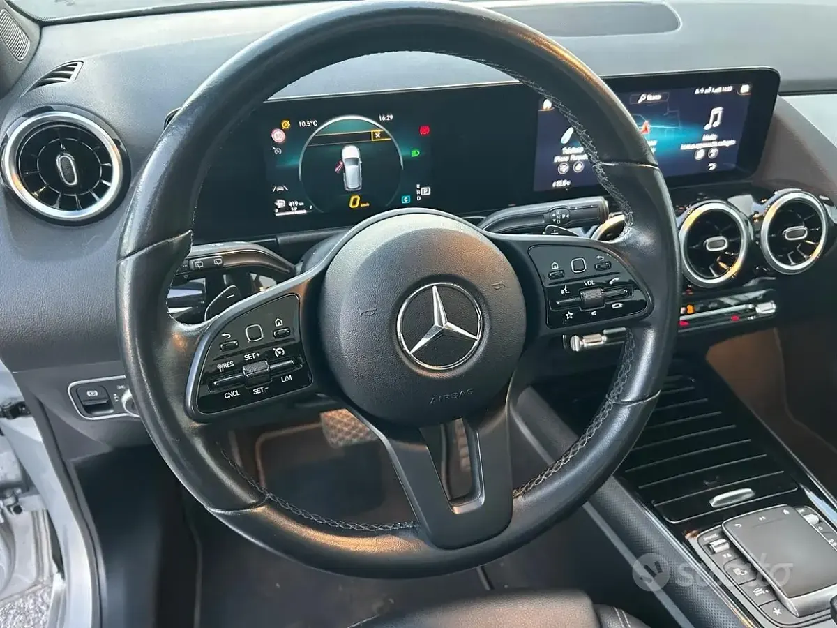 Usata Mercedes A180 Business 136 CV (100 kW) 2021 Grigio Monovolume