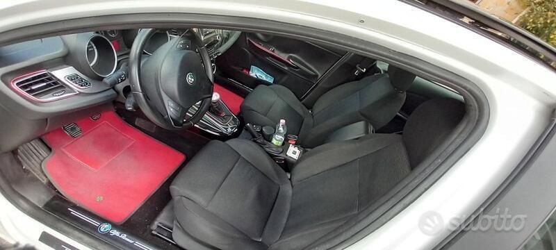 Usata Alfa Romeo Giulietta 140 CV (102 kW) 2011 Bianco Utilitaria