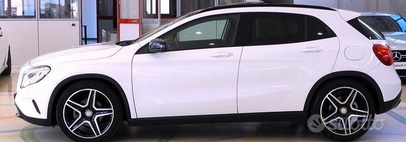 Usata Mercedes GLA180 122 CV (89 kW) 2019 Bianco SUV