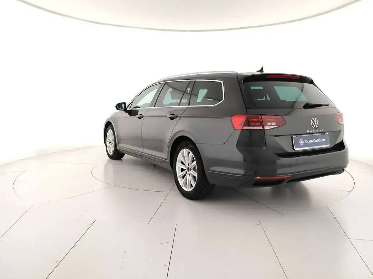 Usata VW Passat Business 150 CV (110 kW) 2023 Manganese grey metallizzato Station wagon