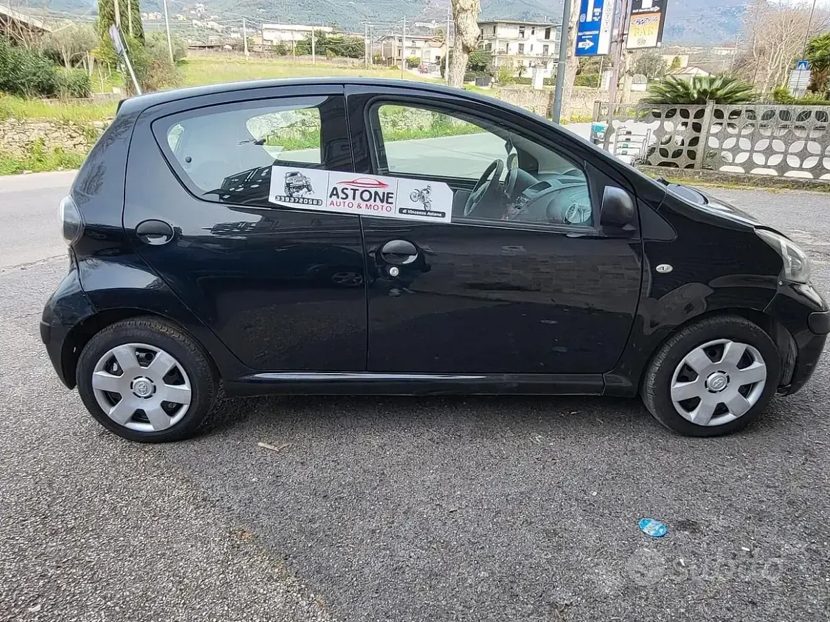 Usata Toyota Aygo 68 CV (50 kW) 2010 Nero Utilitaria