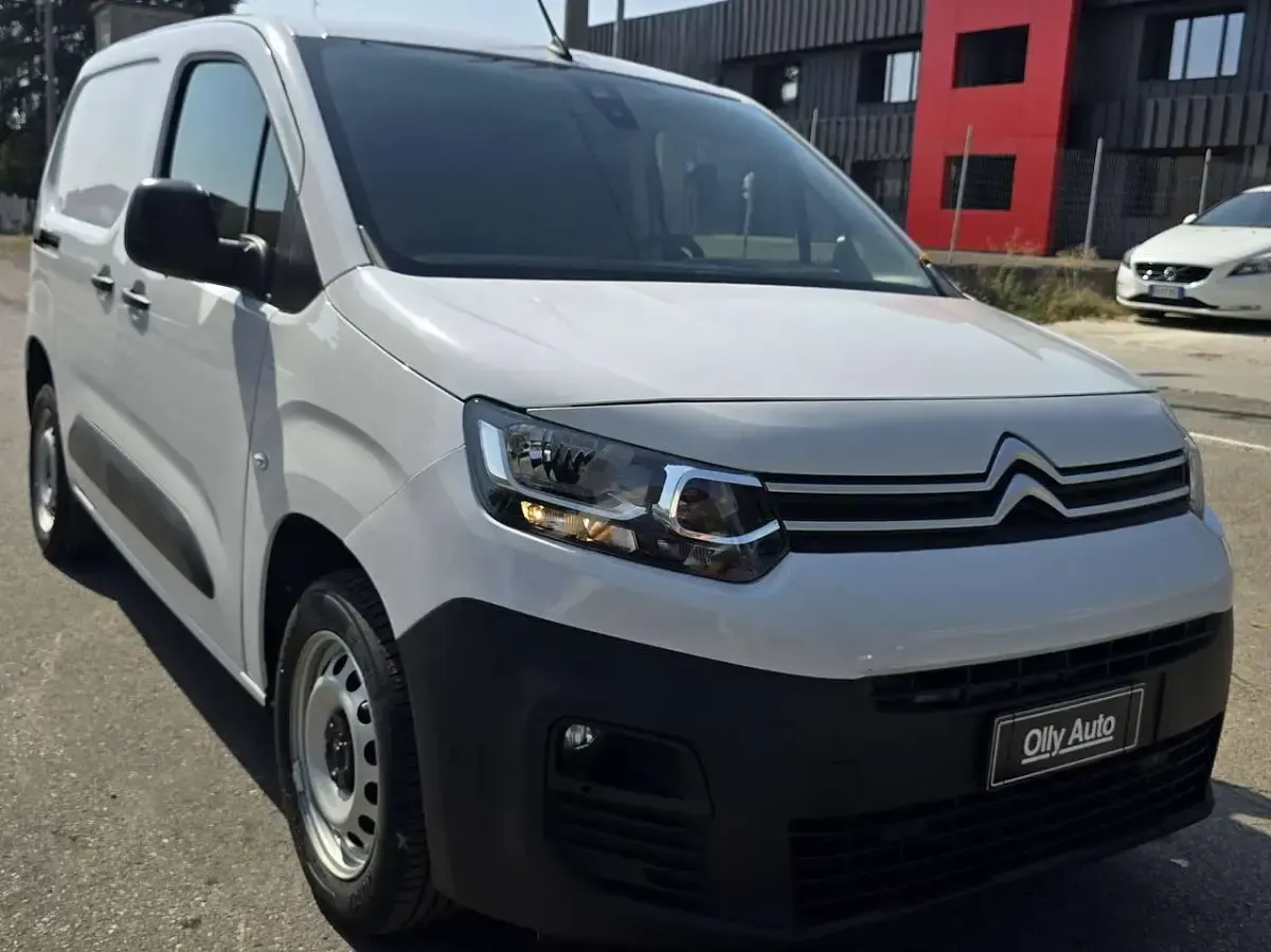 Usata Citroën Berlingo 102 CV (75 kW) 2024 Bianco Monovolume