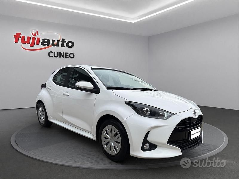Usata Toyota Yaris Active 72 CV (52 kW) 2023 Super white Utilitaria