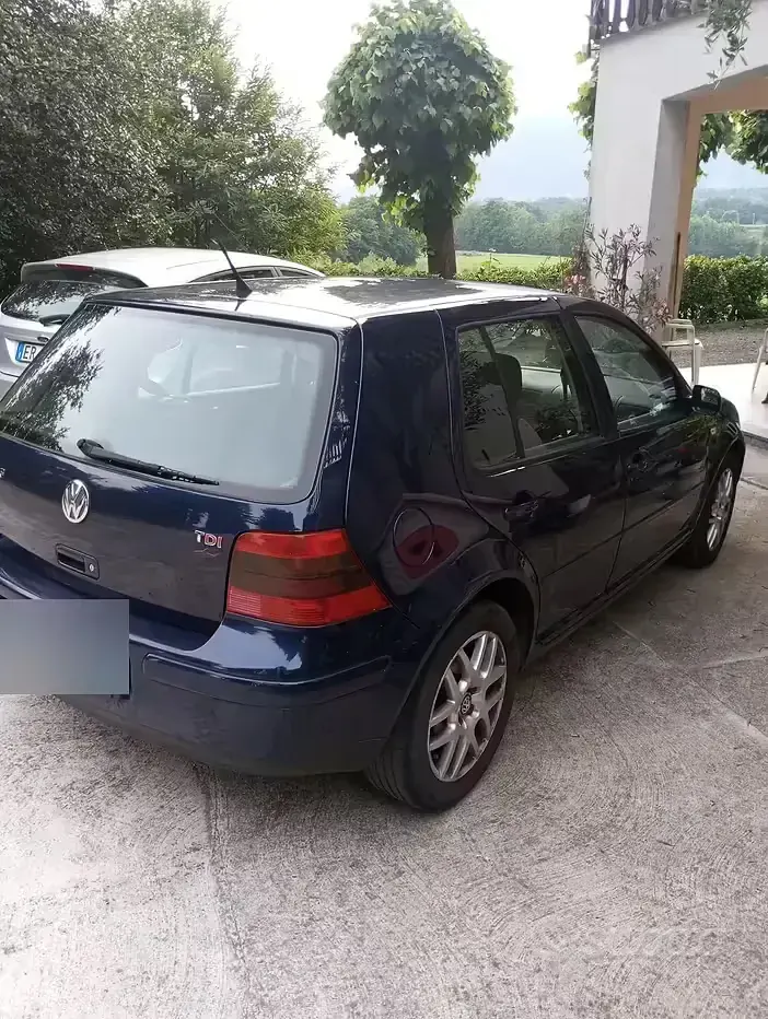 Usata VW Golf IV 130 CV (95 kW) 2002 Blu Berlina