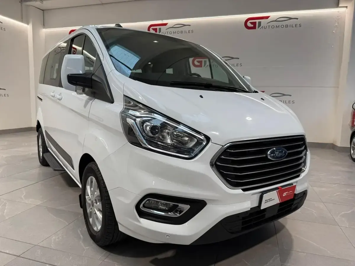Usata Ford Tourneo Trend 130 CV (95 kW) 2021 Bianco Monovolume