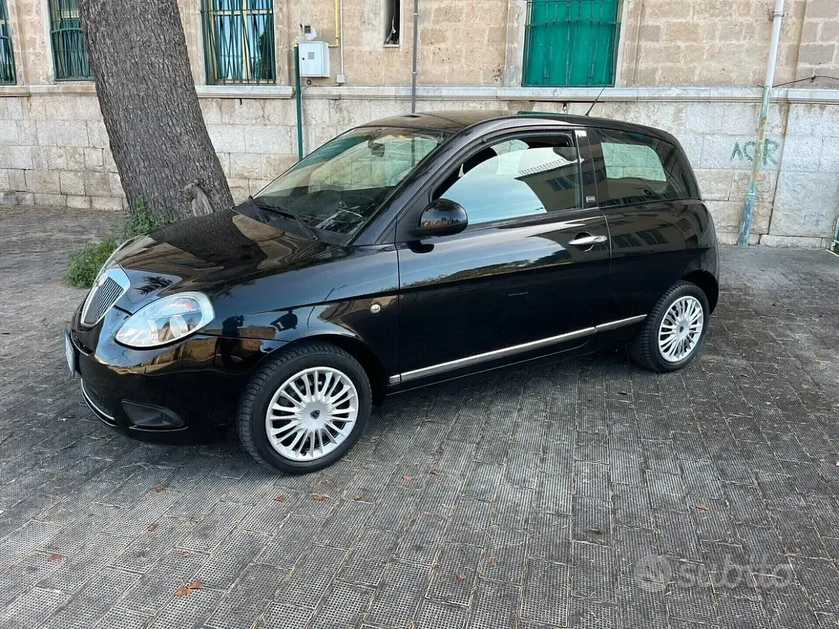 Usata Lancia Ypsilon 69 CV (50 kW) 2011 Nero Utilitaria