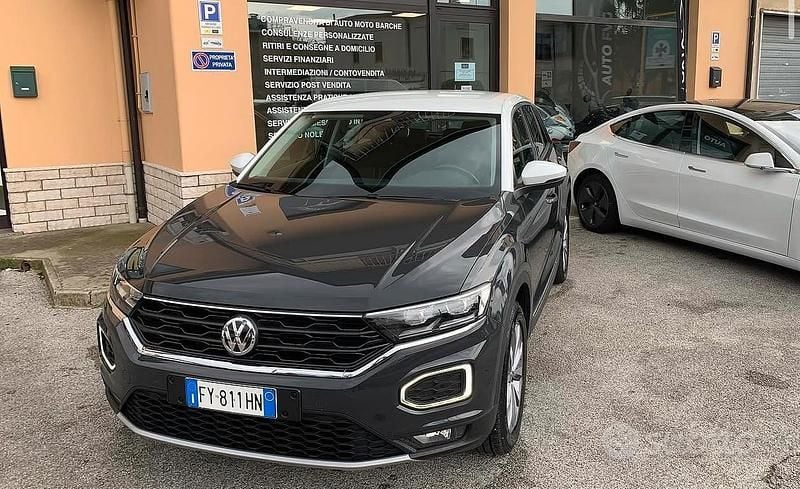 Usata VW T-Roc Style 115 CV (84 kW) 2019 Grigio SUV