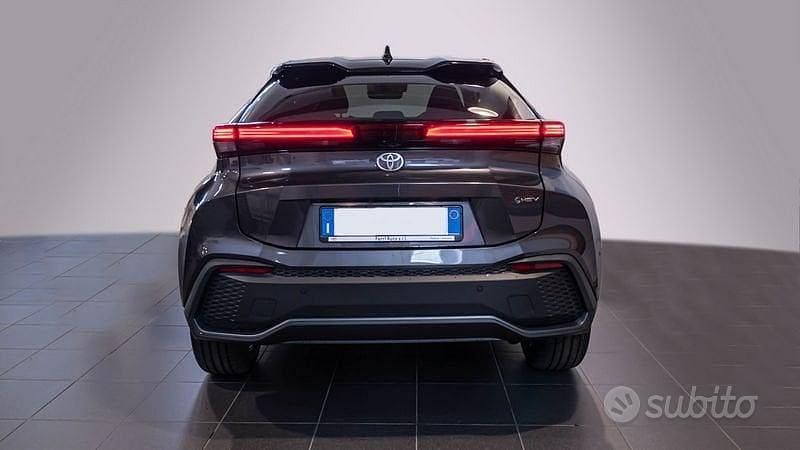 Usata Toyota C-HR Trend 197 CV (144 kW) 2024 Grigio scuro SUV