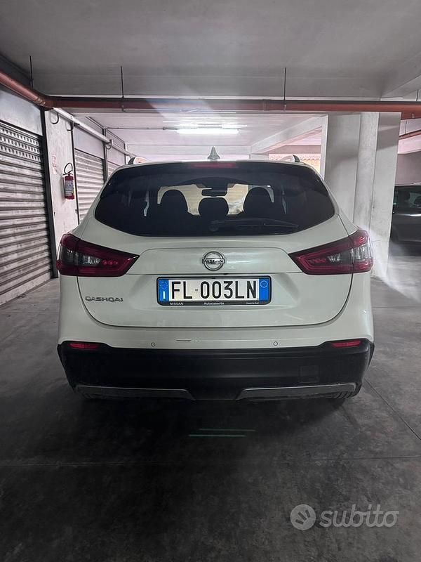 Usata Nissan Qashqai N-Connecta 131 CV (96 kW) 2017 Bianco SUV