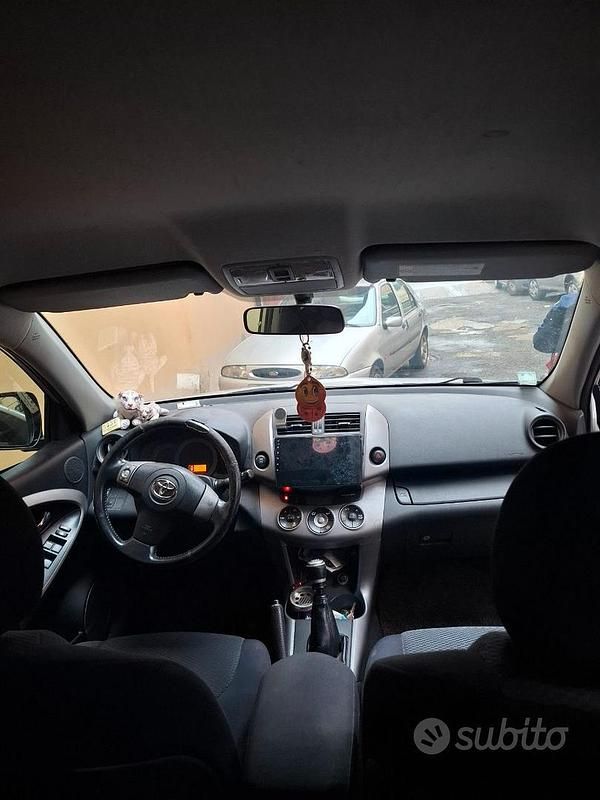 Usata Toyota RAV4 136 CV (100 kW) 2008 Grigio Berlina