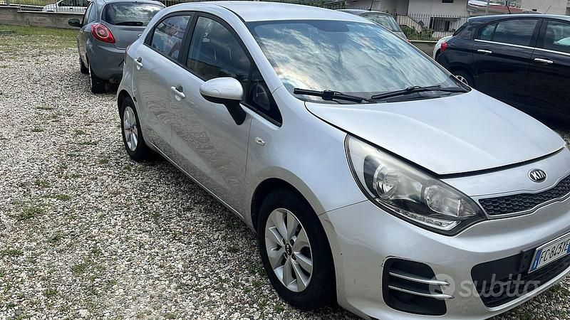 Usata Kia Rio 2016 Grigio Utilitaria