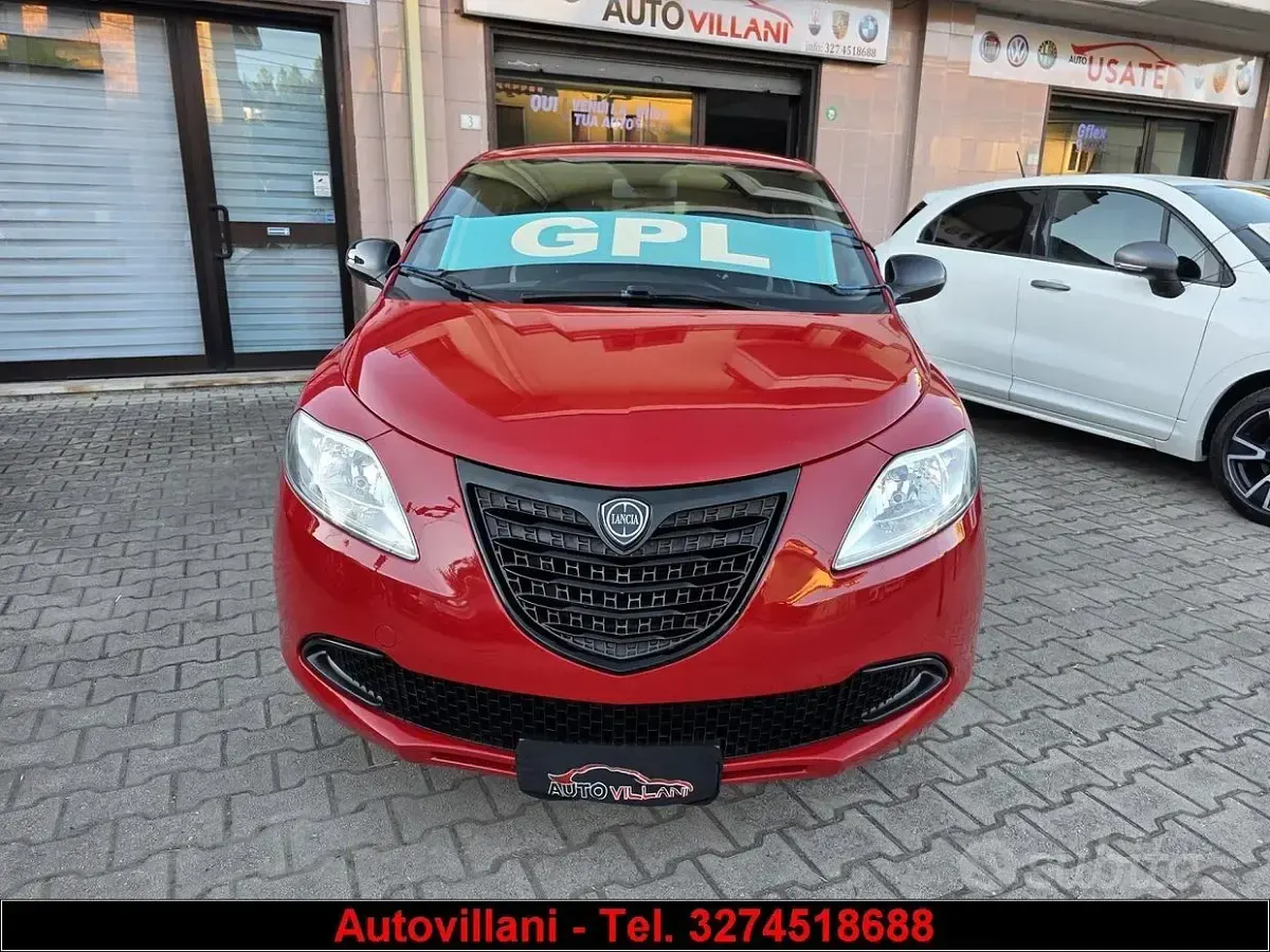 Usata Lancia Ypsilon 69 CV (50 kW) 2015 Rosso Utilitaria