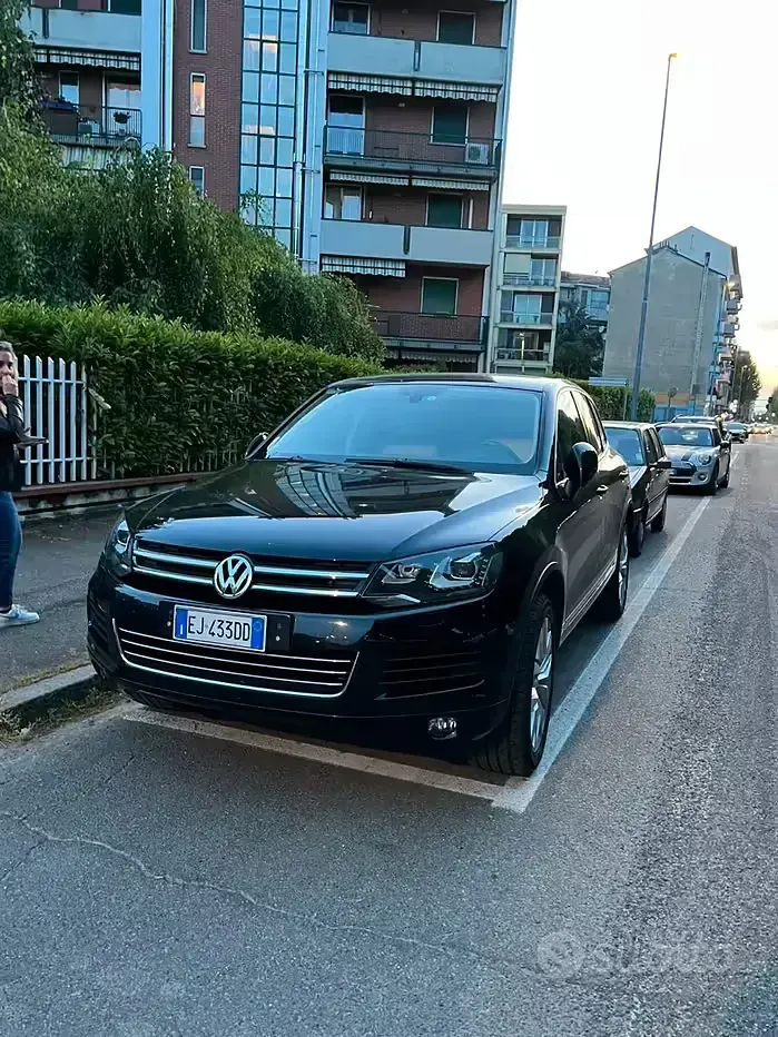 Usata VW Touareg 240 CV (176 kW) 2011 Nero SUV