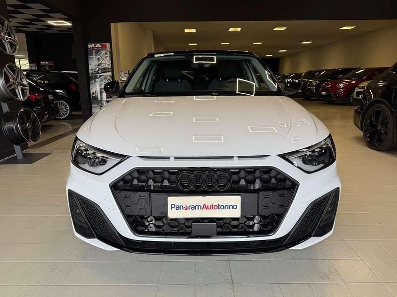 Usata Audi A1 Ambiente 116 CV (85 kW) 2025 Bianco tetto nero SUV
