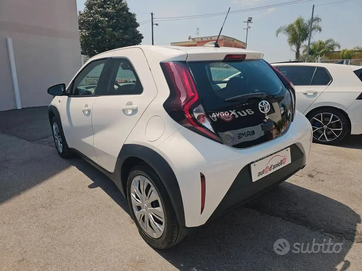 Usata Toyota Aygo X 72 CV (52 kW) 2025 Bianco SUV