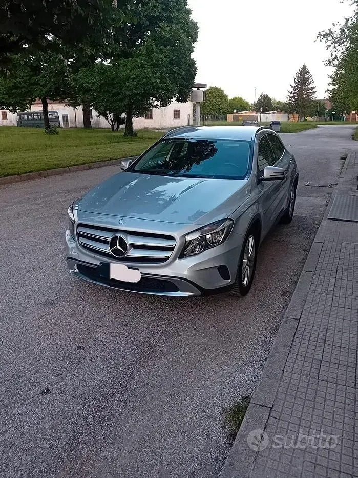 Usata Mercedes GLA200 136 CV (100 kW) 2014 Grigio SUV
