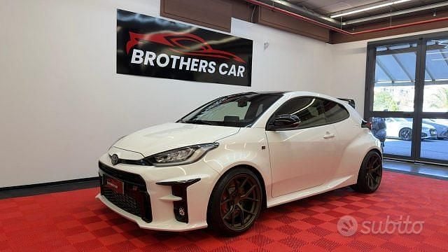 Usata Toyota Yaris 261 CV (191 kW) 2024 Bianco Utilitaria